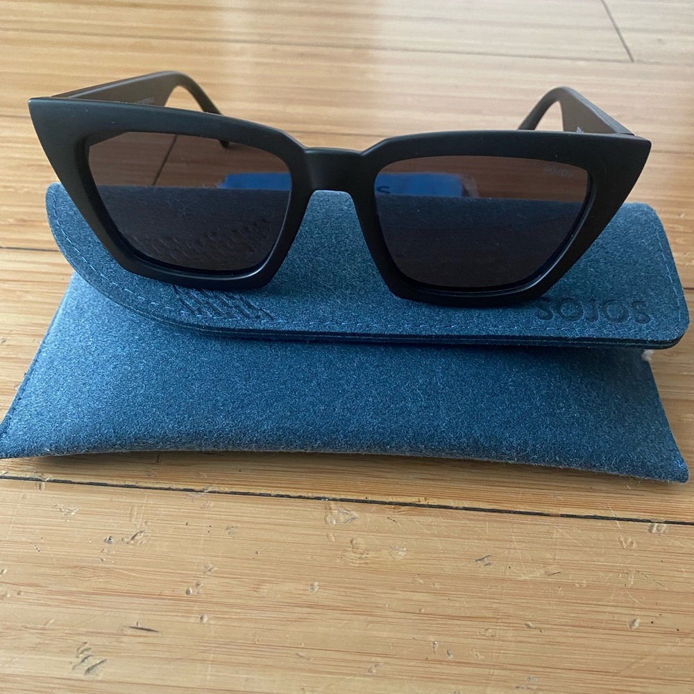 Sojos Black Square Sunglasses